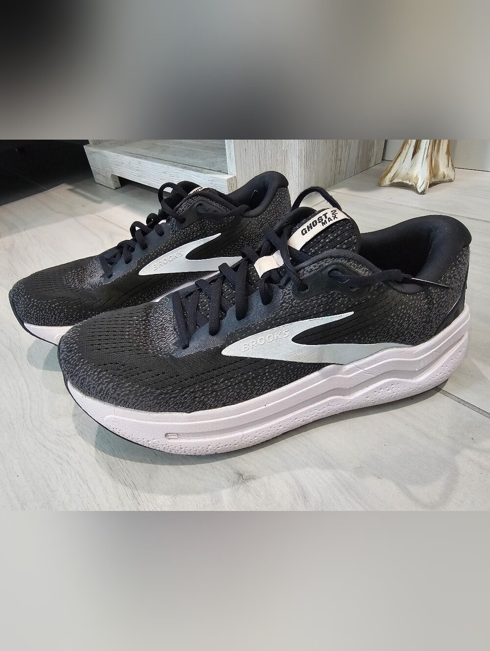 Brooks Ghost Max 2 Women’s Black Running Shoes Sneakers Size 11